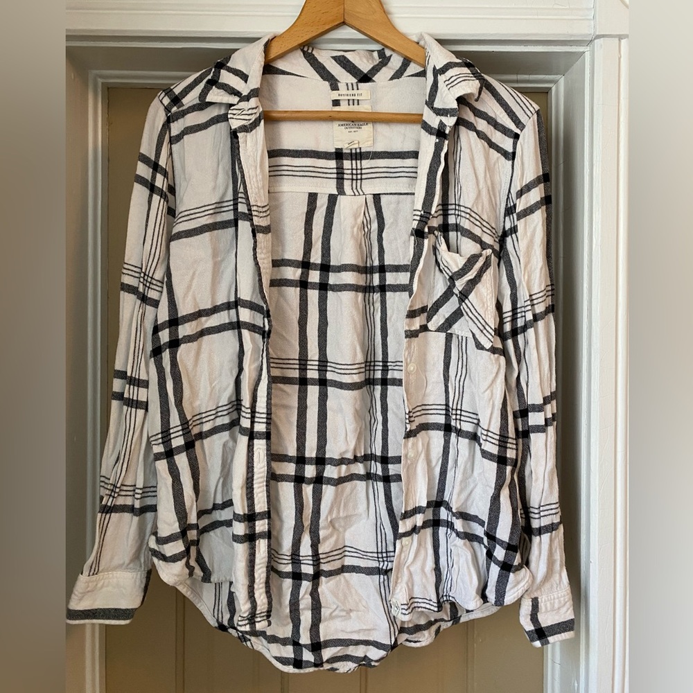 Black/White American Eagle Plaid Button up